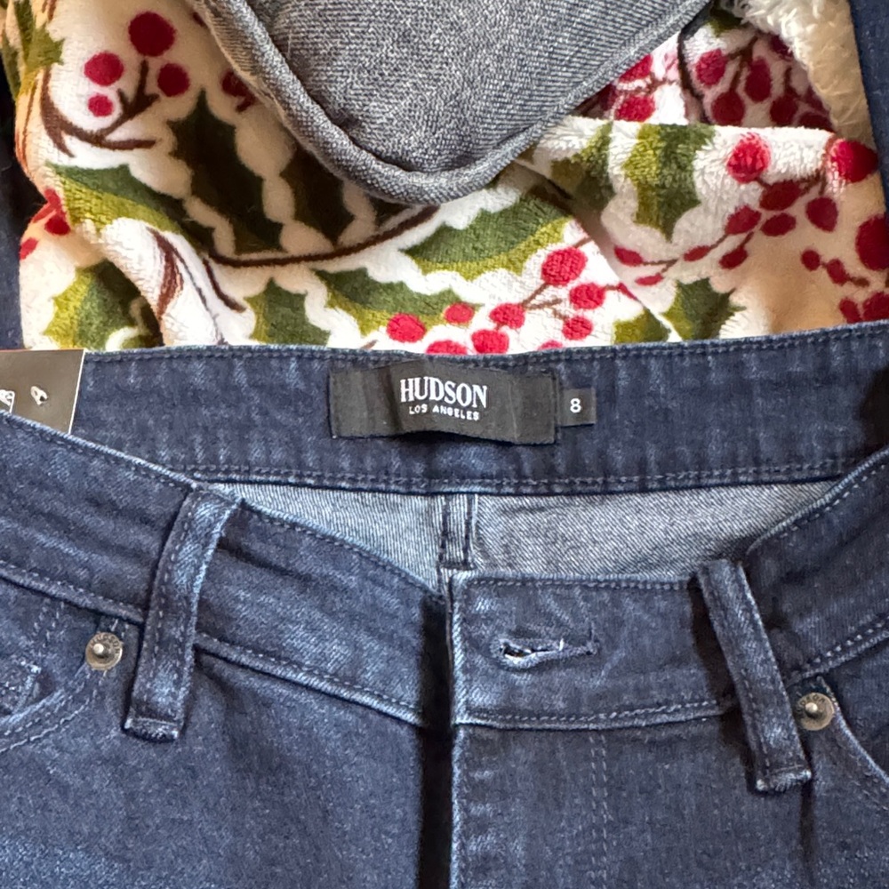 Hudson Jeans Women's Dark Blue Denim new with stretch
